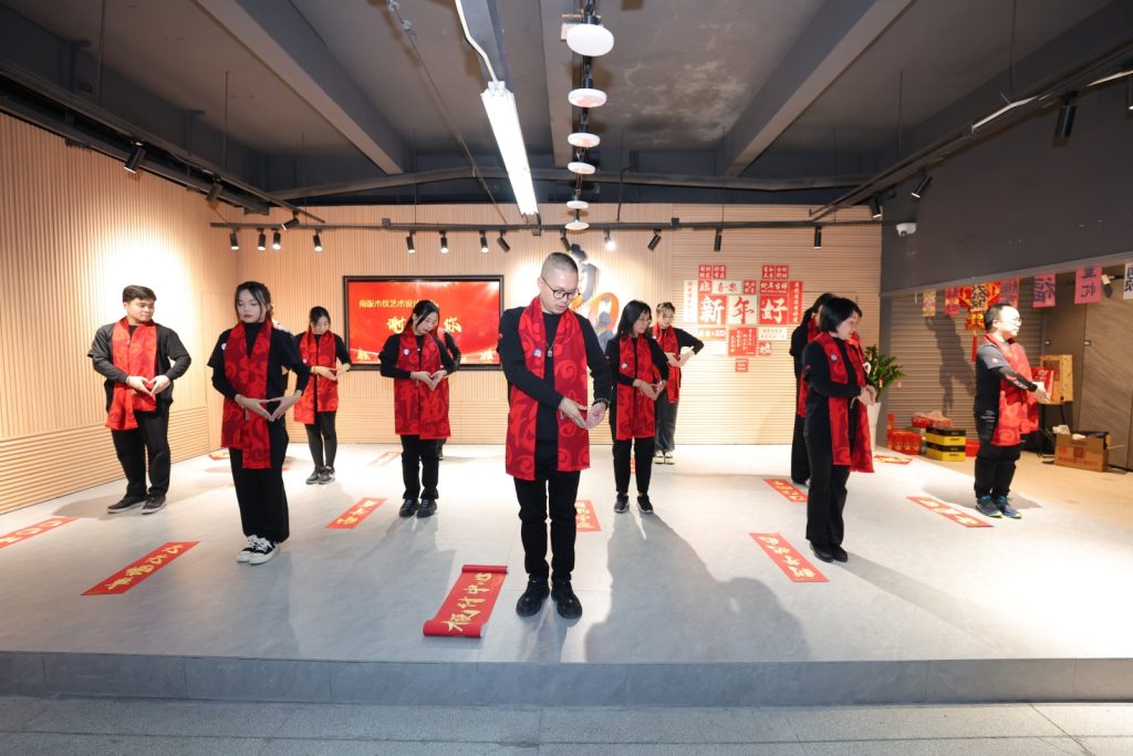 拥抱变化 破浪前行——2025年春节联欢会精彩回顾